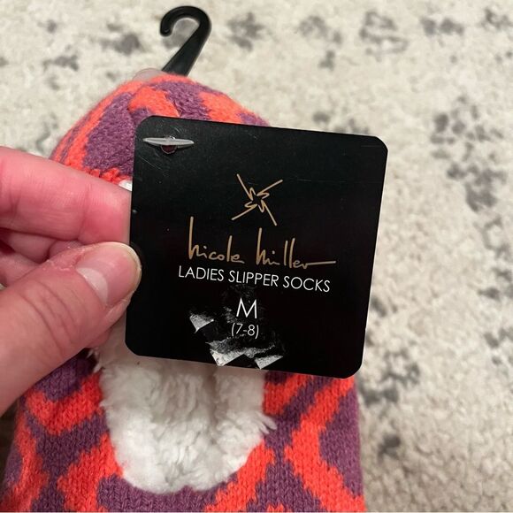 NWT Nicole Miller Knit Fuzzy Grip Bottom Slipper Socks Size Medium - Picture 3 of 3